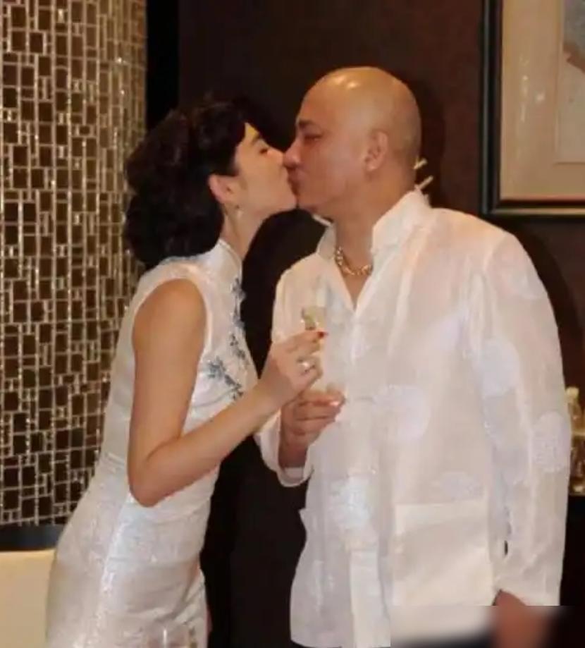 2011年，王全安全然不顾女友余男怀孕，私下约张雨绮吃饭，两人喝的有点多，为了张