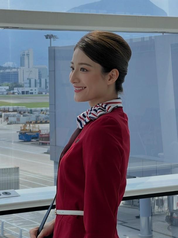 【On.cc】邢慧敏《飛常日誌II》圓空姐夢　忽然懷念長頭髮前港姐「友誼小姐」邢