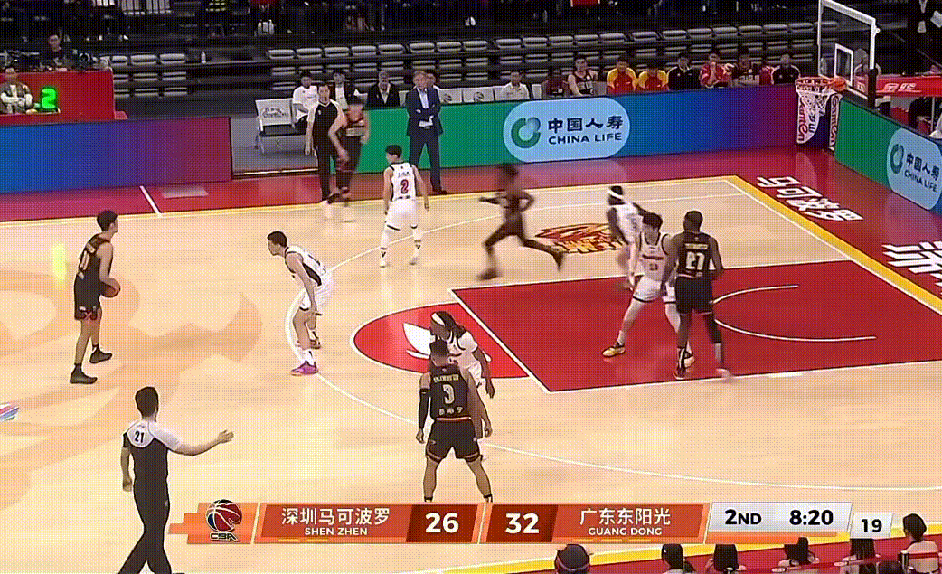 王浩然看见杜润旺乐开了花，阿旺这防守全是假把式假装积极啊，全队还得给他补位擦屁股