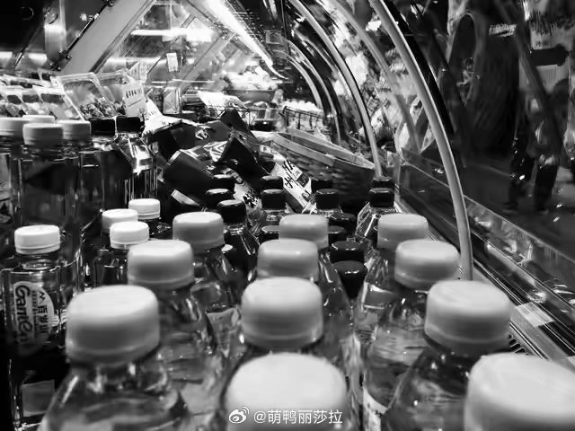 40度高温下饮料为何卖不动了酷暑席卷多地，气温屡屡突破四十摄氏度。不少商户满心期