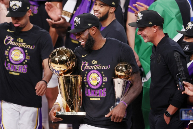 6月12日讯 随着2026年NBA总决赛愈战愈烈，关于总决赛MVP（FMVP）归