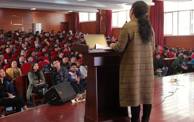 校长一般想着几样事情呢？
     第一样想的是安全，生怕安全问题丢掉乌纱帽，嘴