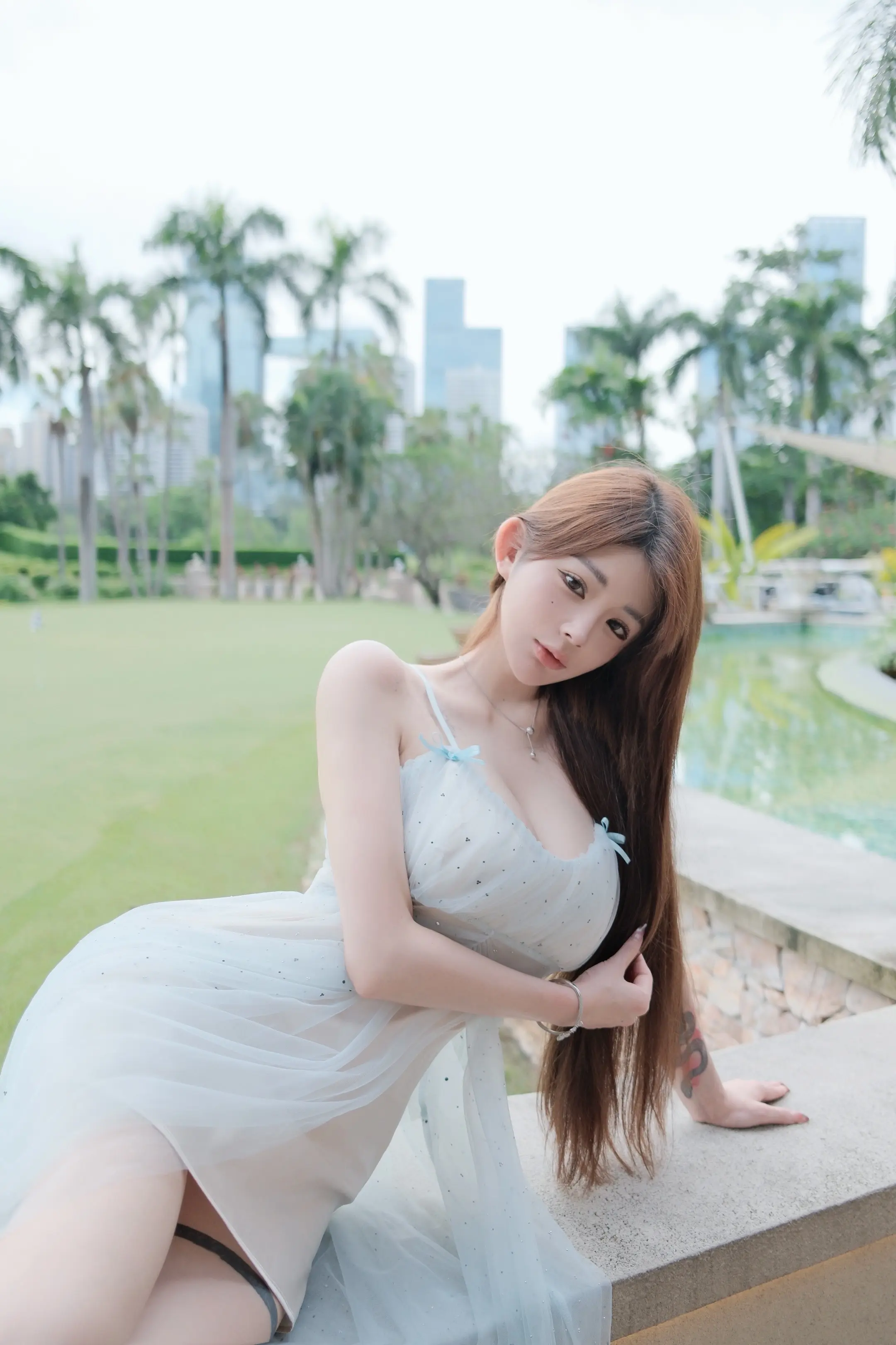 是人都经不起推敲 深挖 足够了解人性 也许就能原谅所有的自私 软弱 欲...