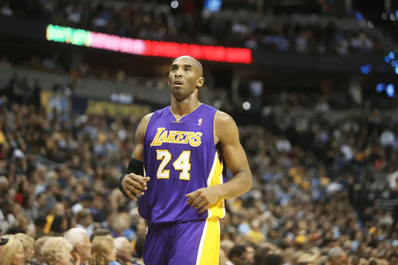 【🏀传奇球星科比的愤怒瞬间：06年季后赛因教练放任球员偏离比赛💔】前NBA球