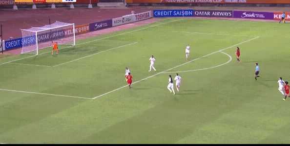 乌兹别克斯坦女足守门员也是挺无奈的，本来已经扑出中国队第一次射门，结果没守住第二