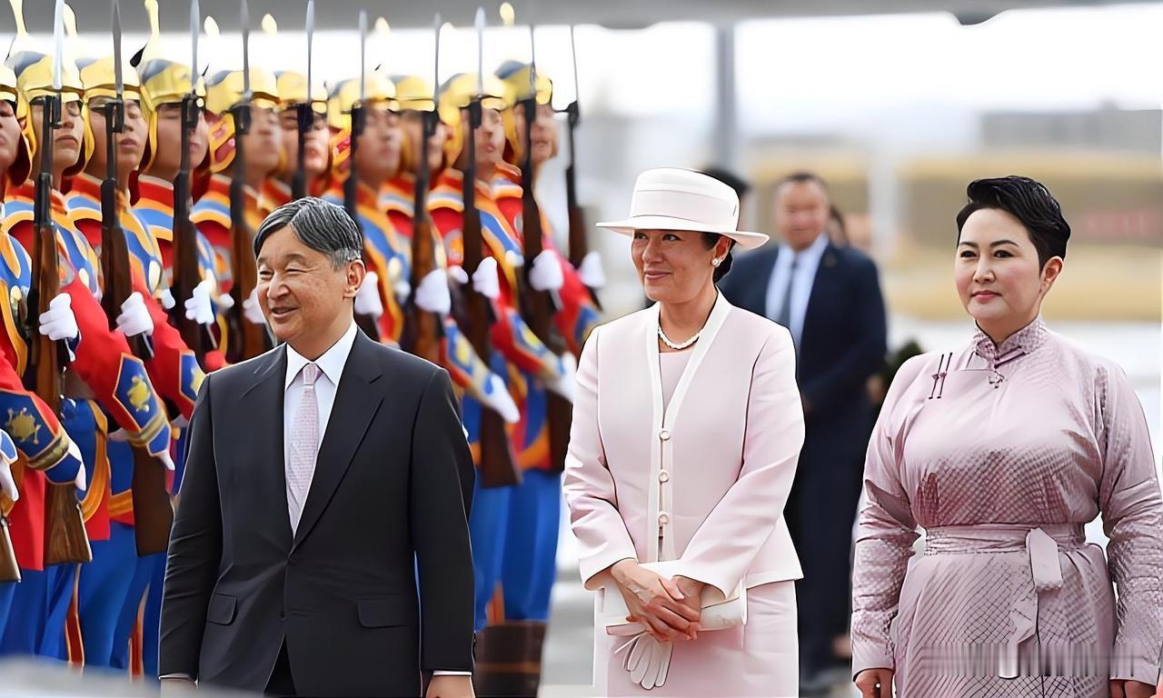 日本德仁天皇下周一借道中国！那我们必须要做点什么了，这样才能帮助德仁天皇“好好反