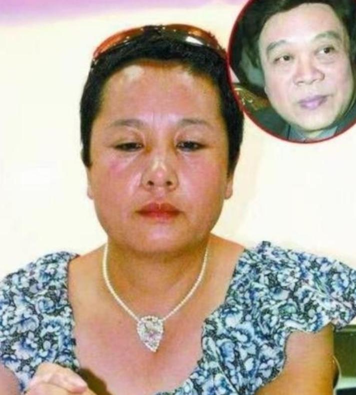 2004年，“赵忠祥数几年时间里一直和我保持着不正当关系，并且把我折磨的满身疾病