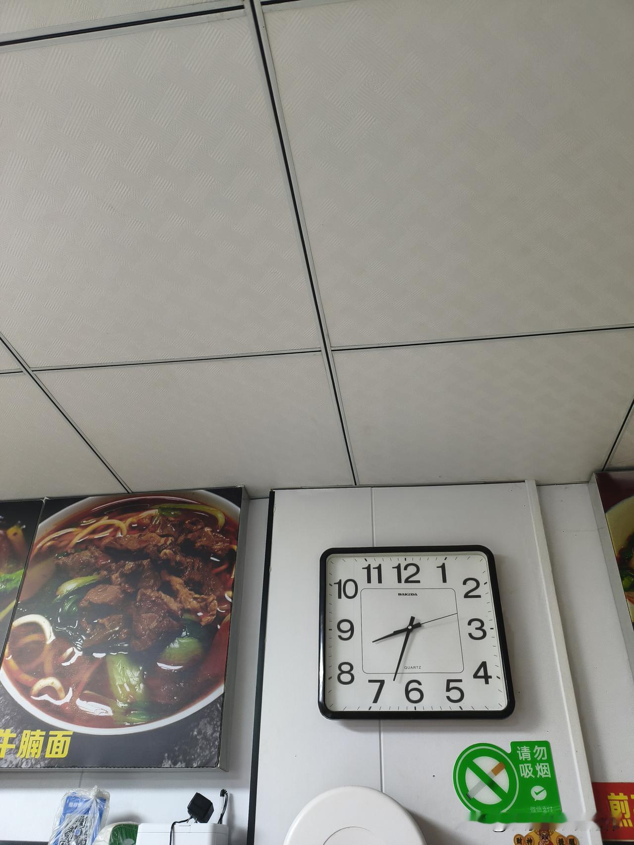 今天，我终于开始给自己的生活做减法，八点半，收拾妥当，关上店门的那一刻，心情和昨