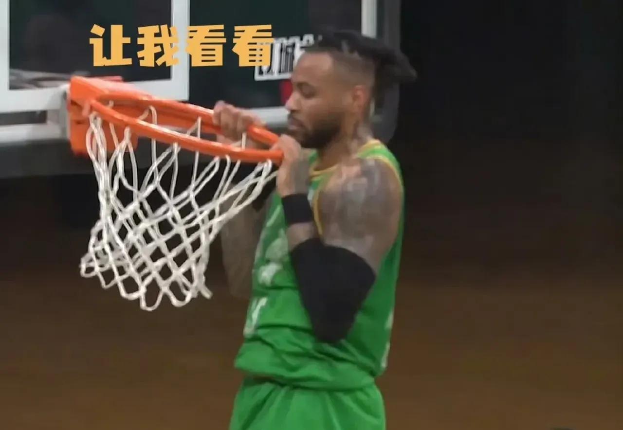 莫兰德最近的表现真是让人有点意外，杨鸣走了之后，他的得分能力好像突然开窍了，以前