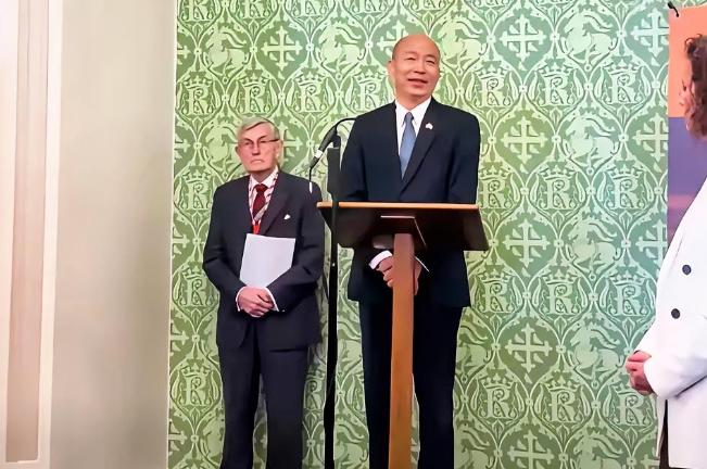正在英国窜访的韩国瑜又干了一件让人目瞪口呆的事——他在英国议会的酒会上，用英文喊