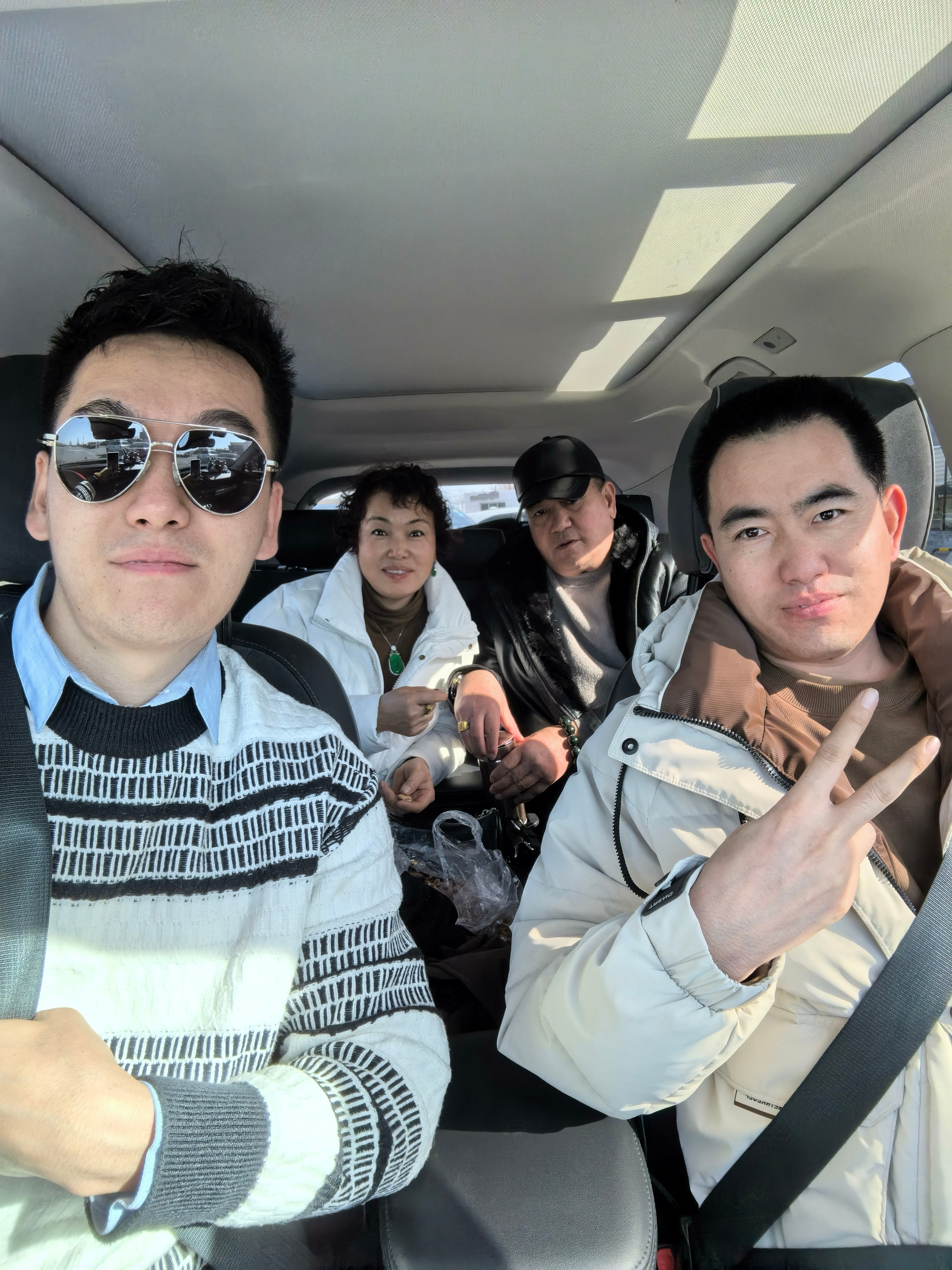 大年初一，带上家人回陕西老家，今儿先来到延安革命圣地​开始逛吃[哈哈][嘻嘻] 