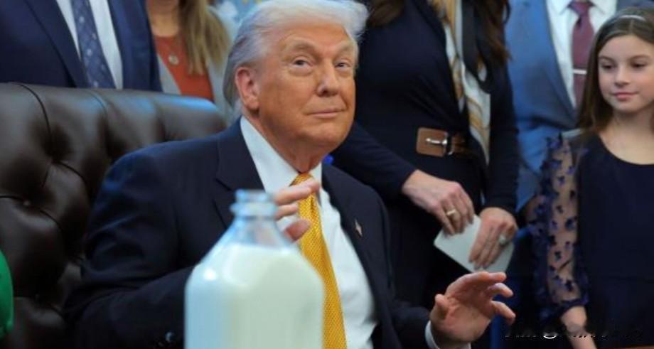 特朗普邀记者喝5天牛奶，背后真相让人大跌眼镜！
 
1月14日，美国总统特朗普在