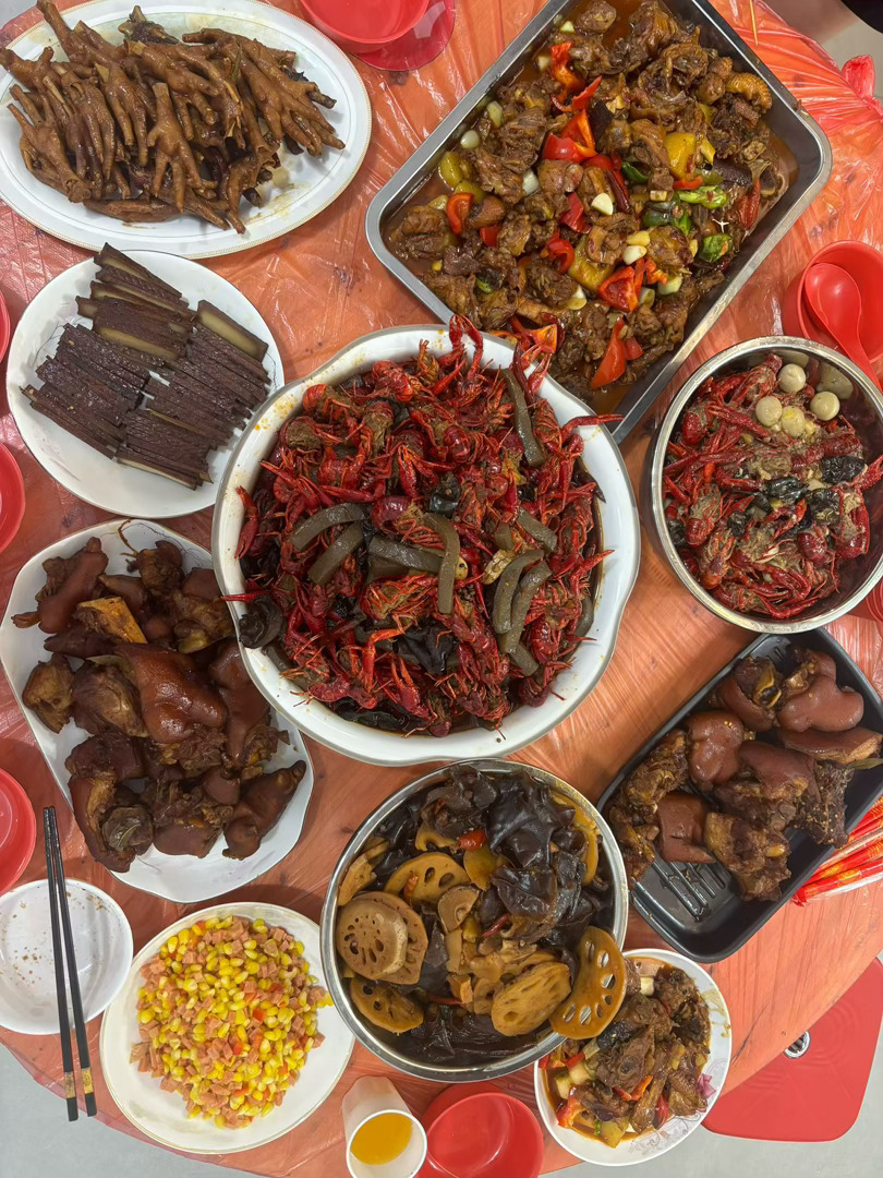 粉丝朋友们，周末愉快！黄金金价