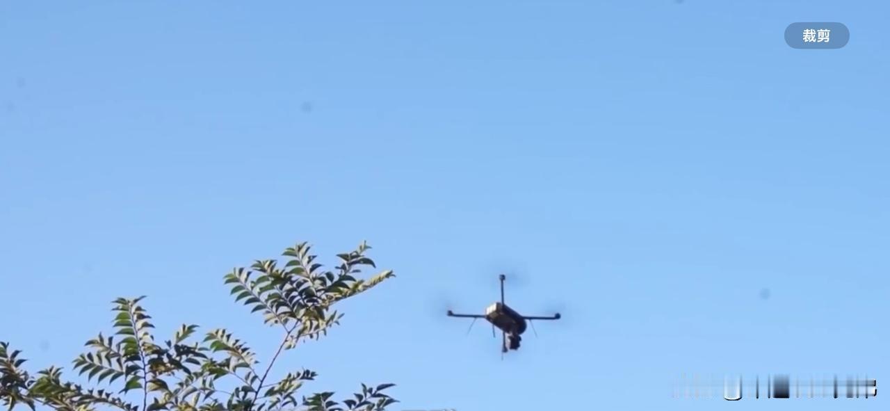 我东部战区陆军某中型数字化合成旅，正在大力探索无人与有人装备相配合的战术战法：初