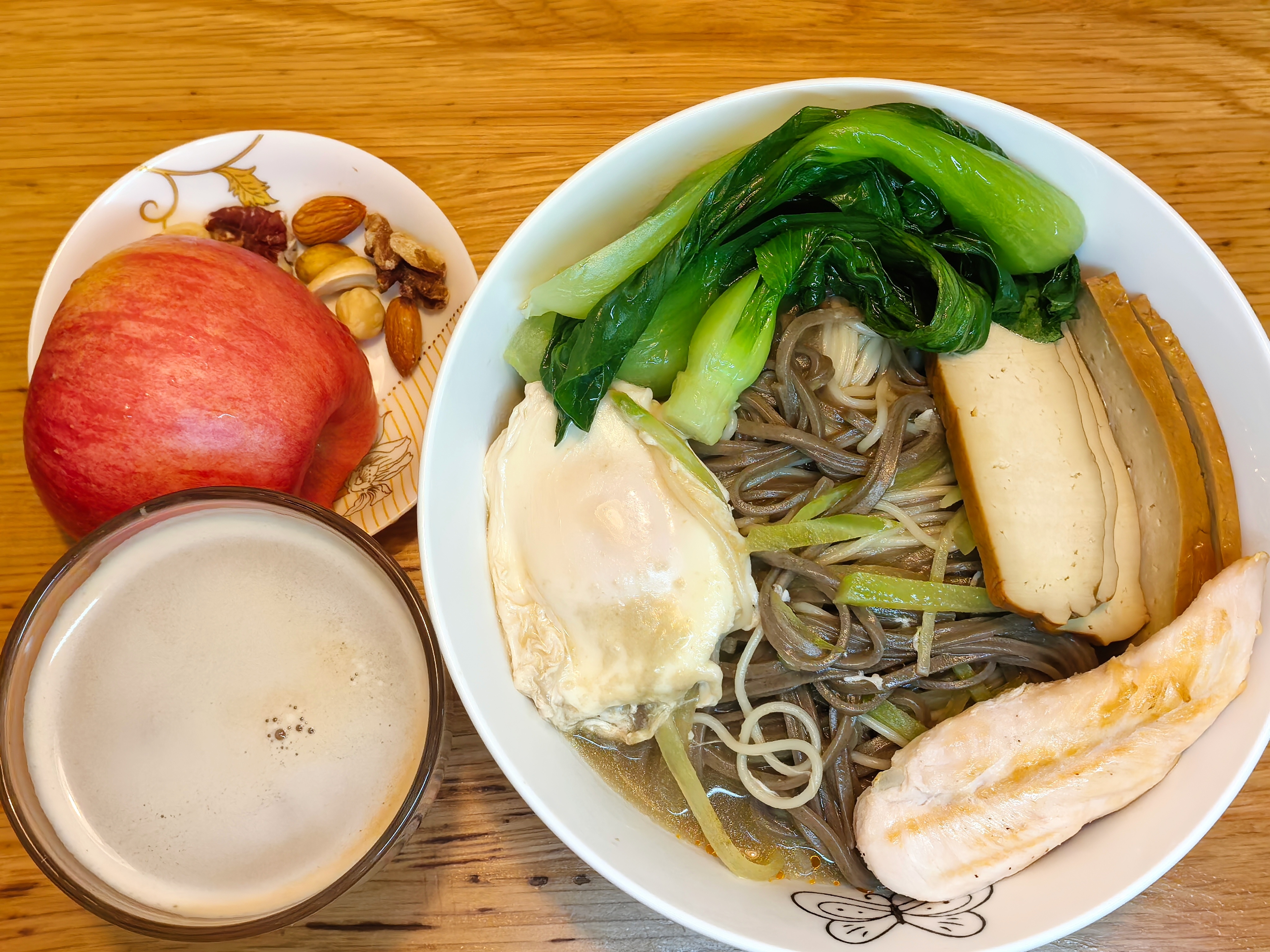 #早餐# 新的一个月，新的一天，早上好！今天是我的早餐，用一大碗面条开启顺溜的一