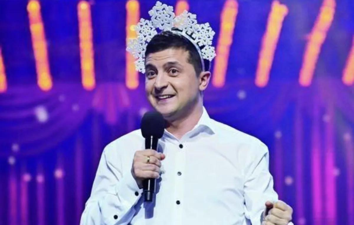 消费拉动经济的恶果逐步出现。
这种模式鼓励超前消费，各种广告宣传引诱大家买买买，