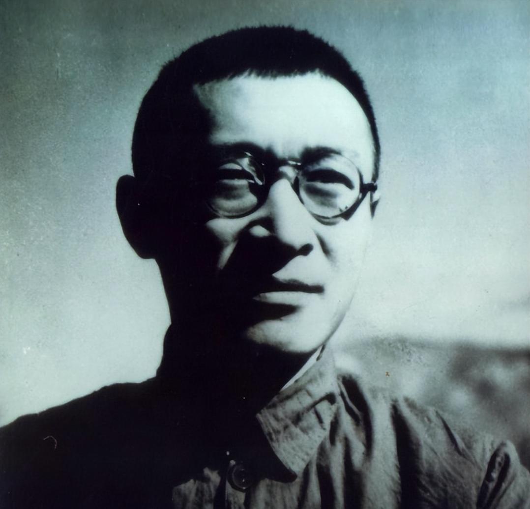 王稼祥曾在中南海身居要职，为何1962年却被迫搬离这一政治核心区域？
1949年