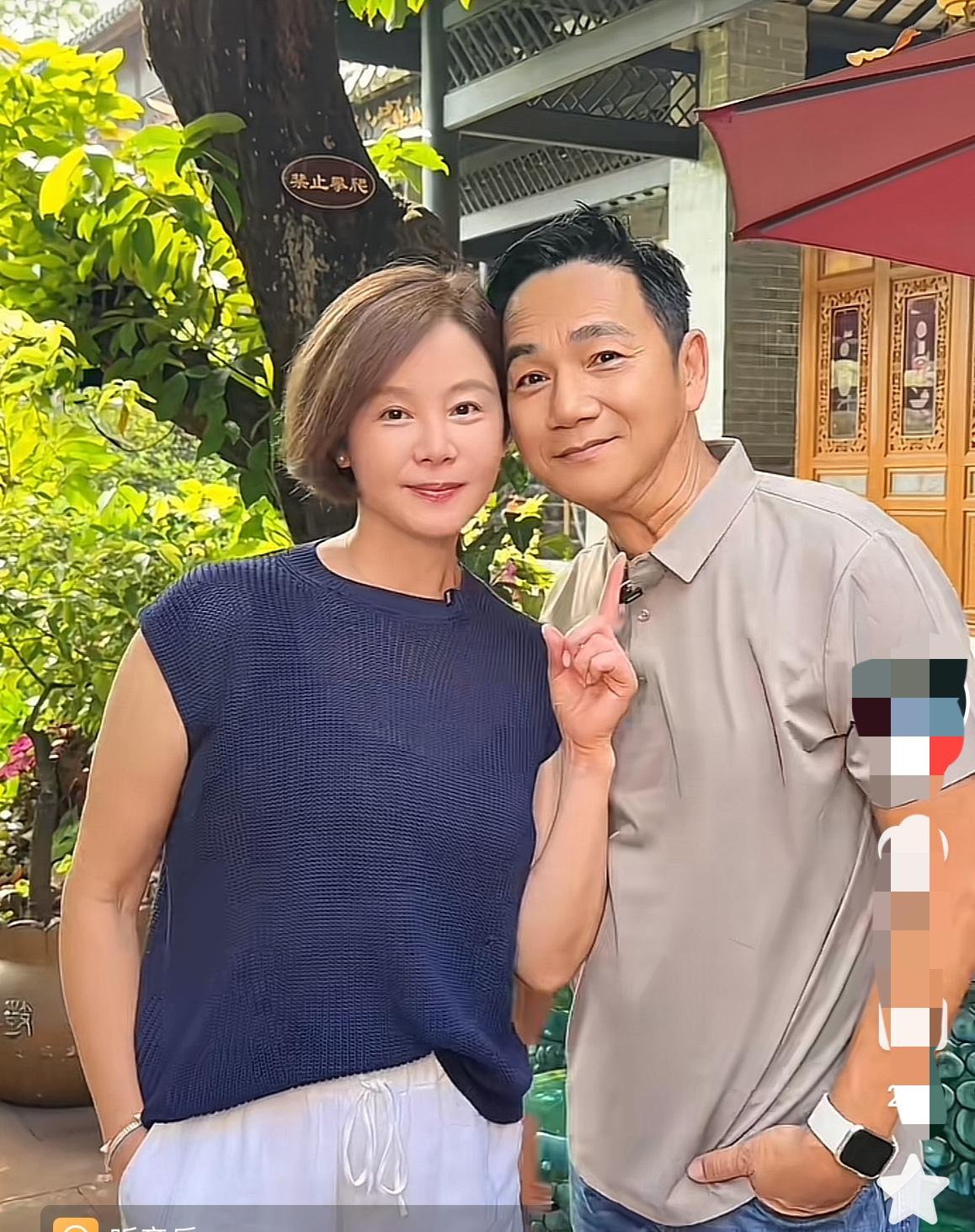 谁能想到当年TVB里让人恨得牙痒痒的御用奸人骆达华，私下里居然是宠妻天花板级别的