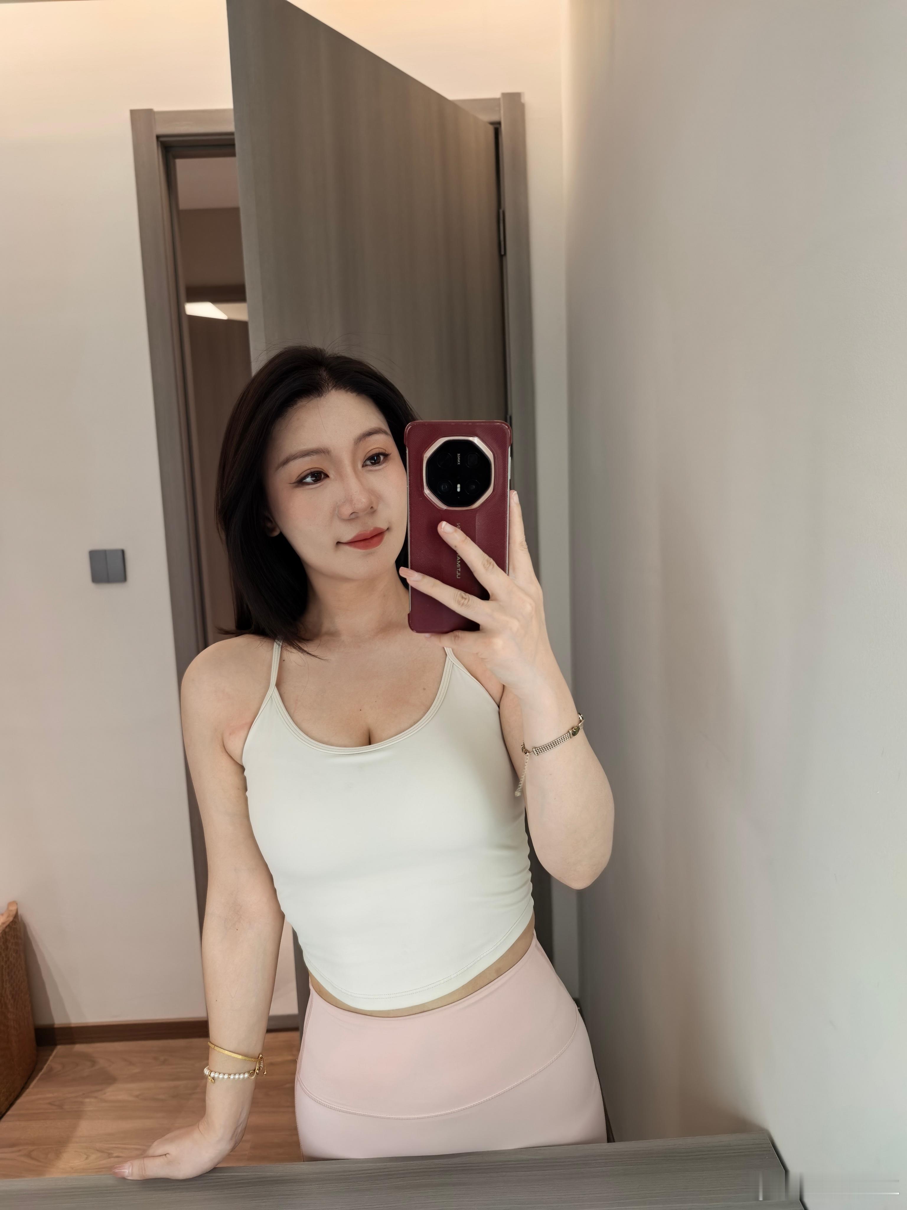 又来锻炼啦😁普拉提一 小时懒得p图啦，我就直接发喽5点半继续测智驾加油[打ca