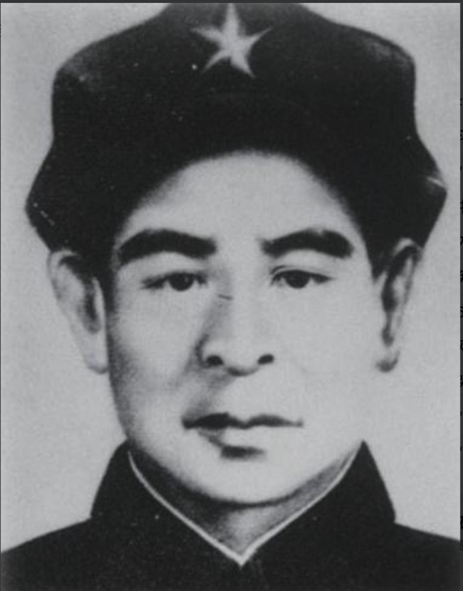 1937年，红九军军长孙玉清被俘却未暴露身份，眼看就要脱险，一名小战士突然喊出：