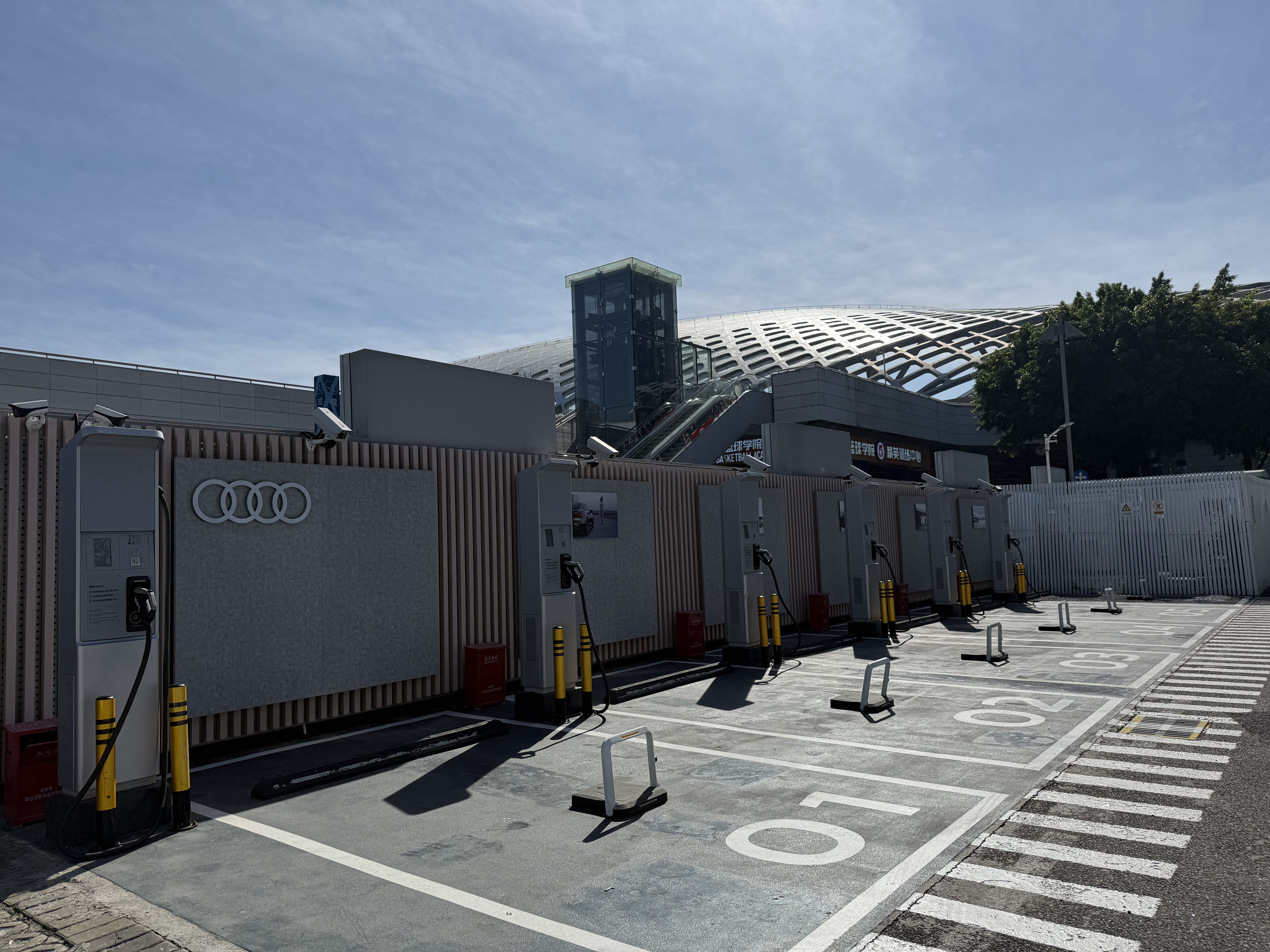建是建了，但好像没有用户去使用，感觉，只是建了，没人用…..我觉得建充电桩的品牌