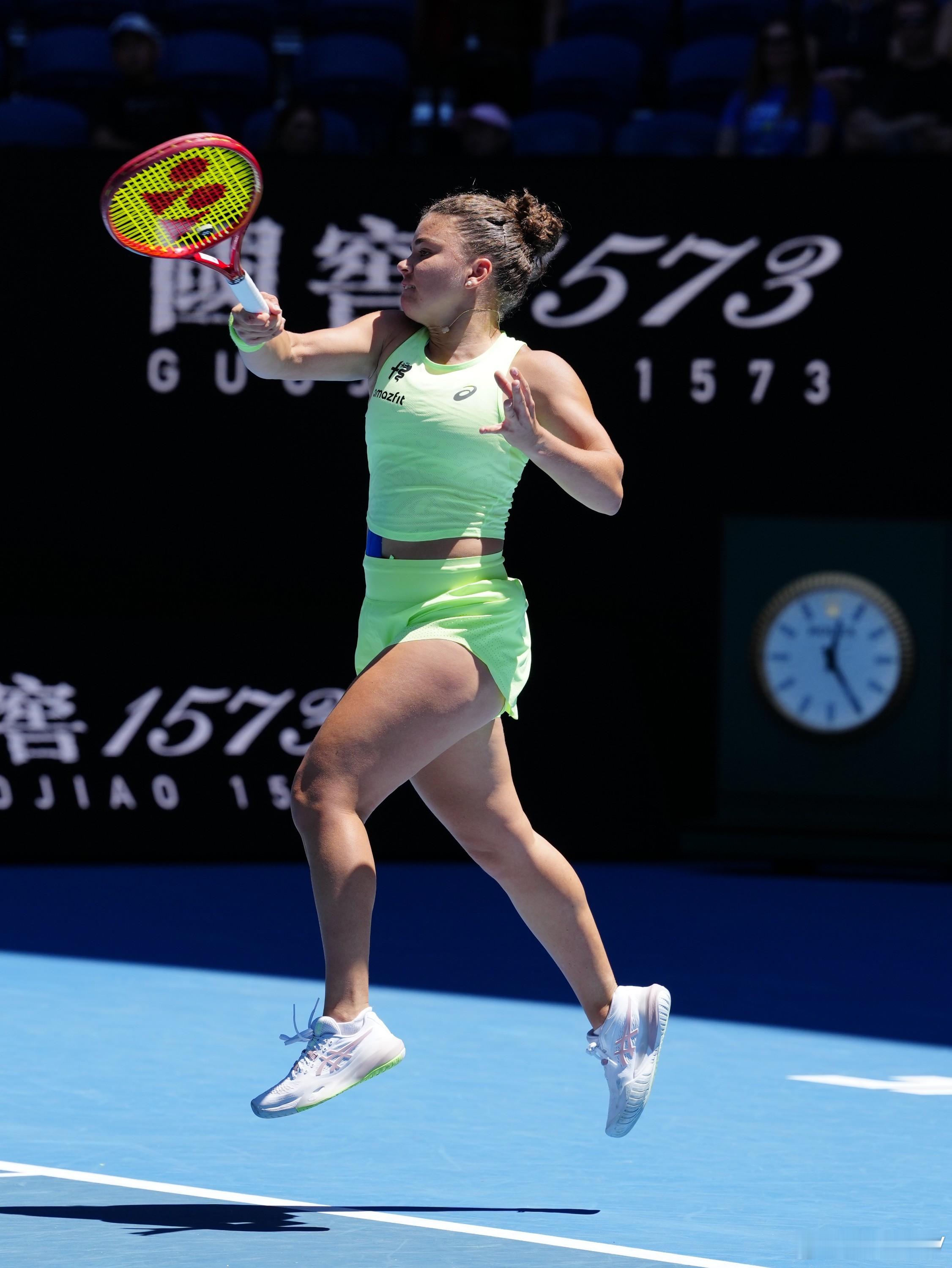 保总的图片就是这样，要么两颗球，要么没有球。直落两盘6:1/6:2击败萨斯诺维奇