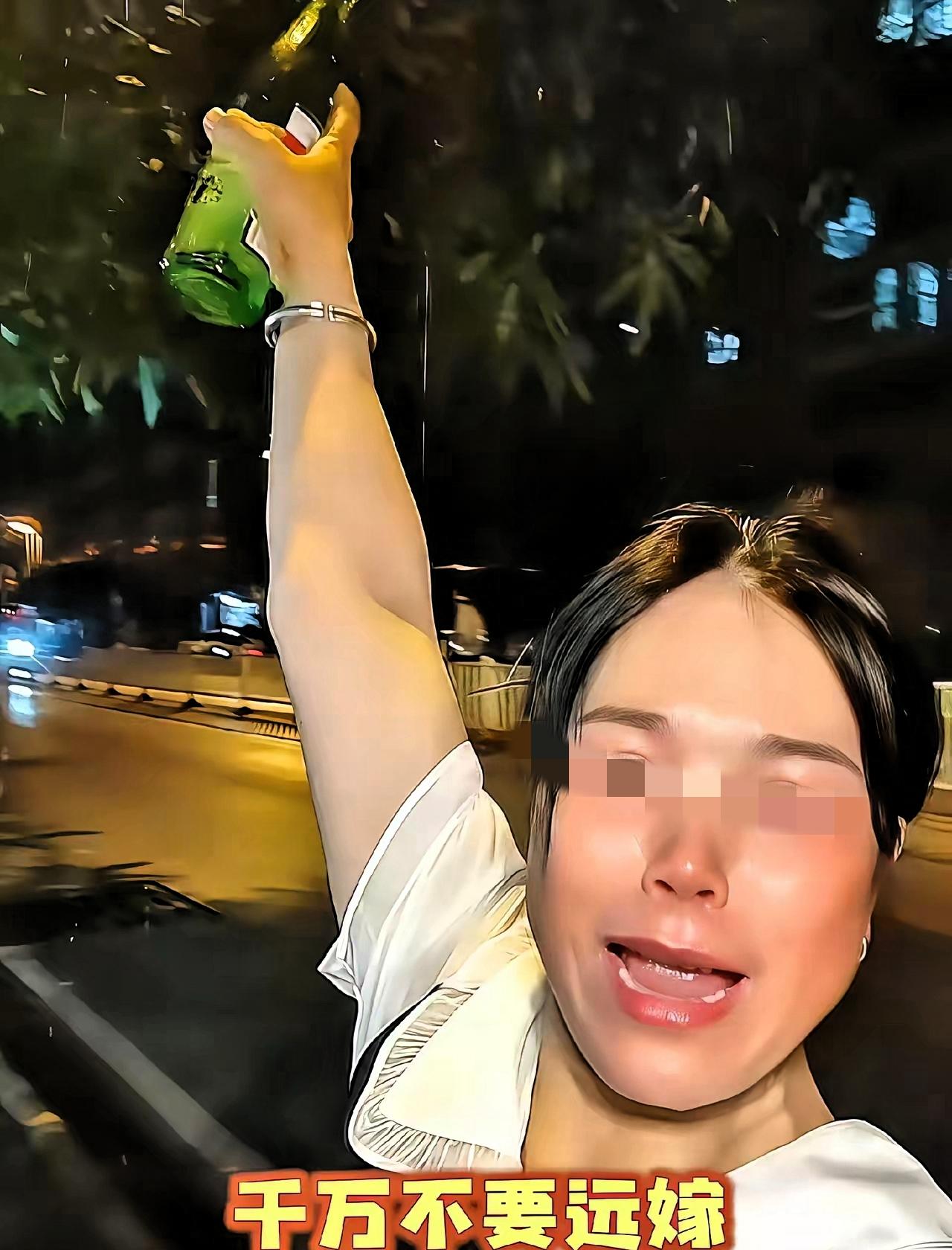 国庆假期，郑州一女子深夜举着酒瓶当街大喊：千万别远嫁！娘家，是一生最难回去的远方