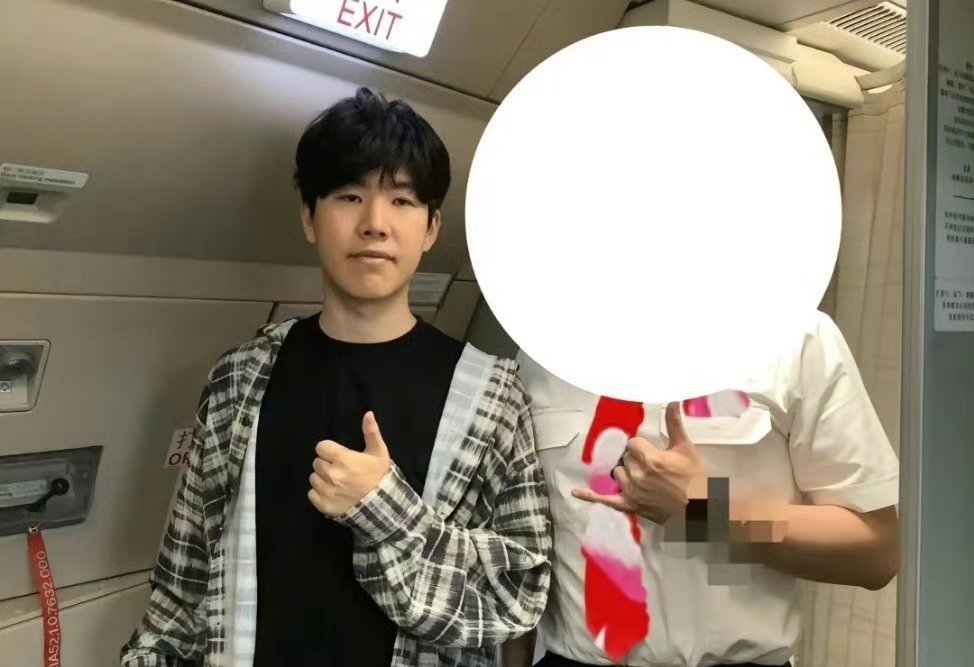 难道是找到工作了？[春游家族][春游家族]shy哥抵达上海了！有一网友在机场偶遇