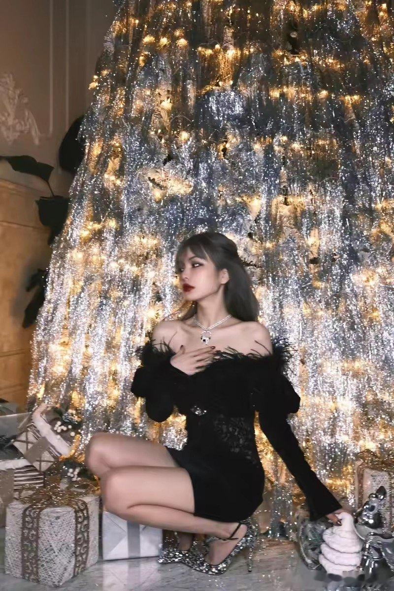 周扬青 每年不重样的圣诞树一到圣诞就被周扬青的圣诞树惊艳！年年有新意，今年的蝴蝶