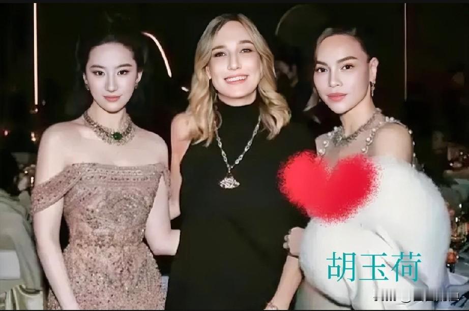 刘亦菲发了张合照，把旁边的越南女星给裁掉了。结果人家不但没生气，还回了一句：“我