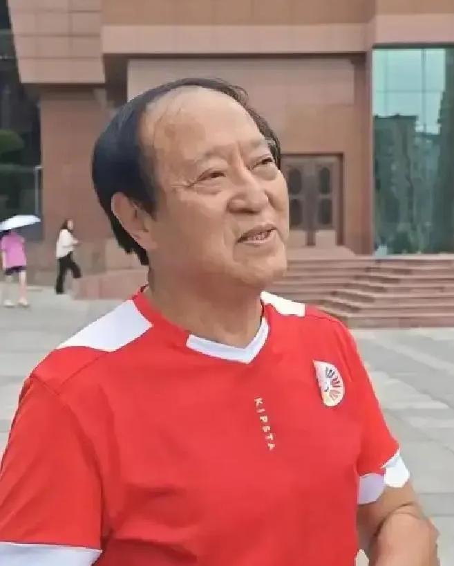 万万没想到，折腾半生、一度倾家荡产的牛群，晚年竟被美国毕业的儿子牛童，用最朴素的