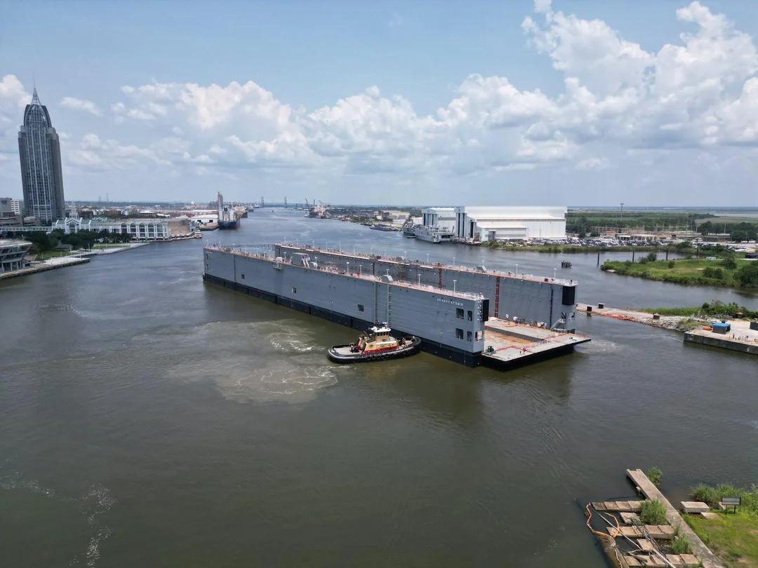 美国奥斯塔尔造船公司(Austal USA)下水了 AFDM 15——这是40多