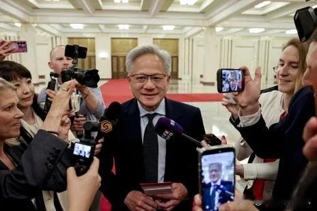 黄仁勋14日接受媒体访问时坦言：“是特朗普总统亲自邀请我同行。”  


美国总