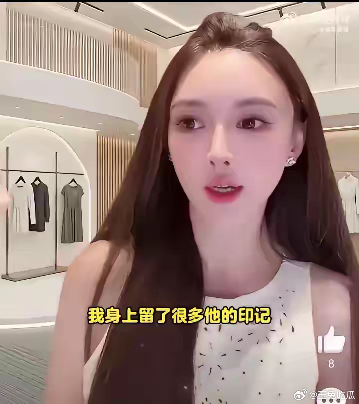 孩子才满月，爸就跑了。​叶珂直播亲口承认：黄晓明提分手，在她孕期。这说明黄晓明还