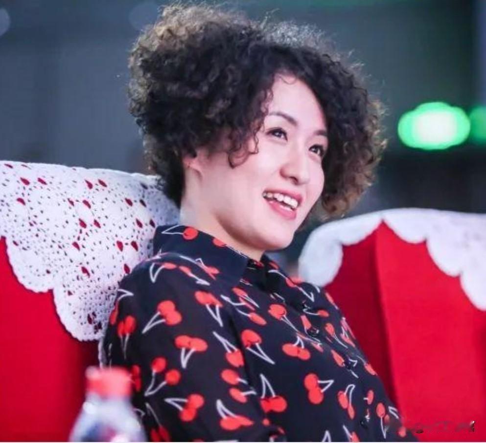吃瓜之余，你们就不好奇陈道明给秦雯推荐的是哪本书吗？秦雯说自己看不懂，还说陈道明