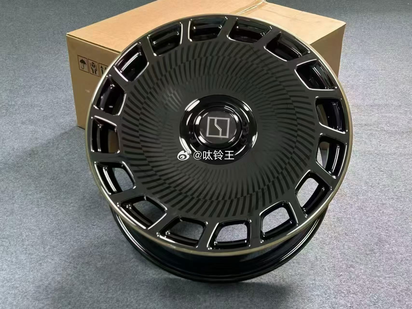 极氪009/8X/9X 不一样的大饼  19/20/21/22寸 光辉版悬浮款 