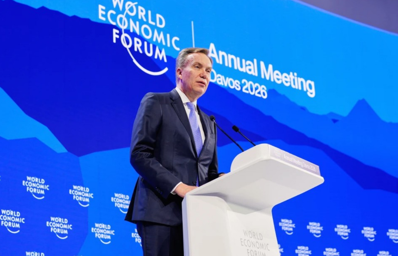 #WEF总裁与爱泼斯坦共进3次晚餐#【至少3次与爱泼斯坦共进晚餐！世界经济论坛总