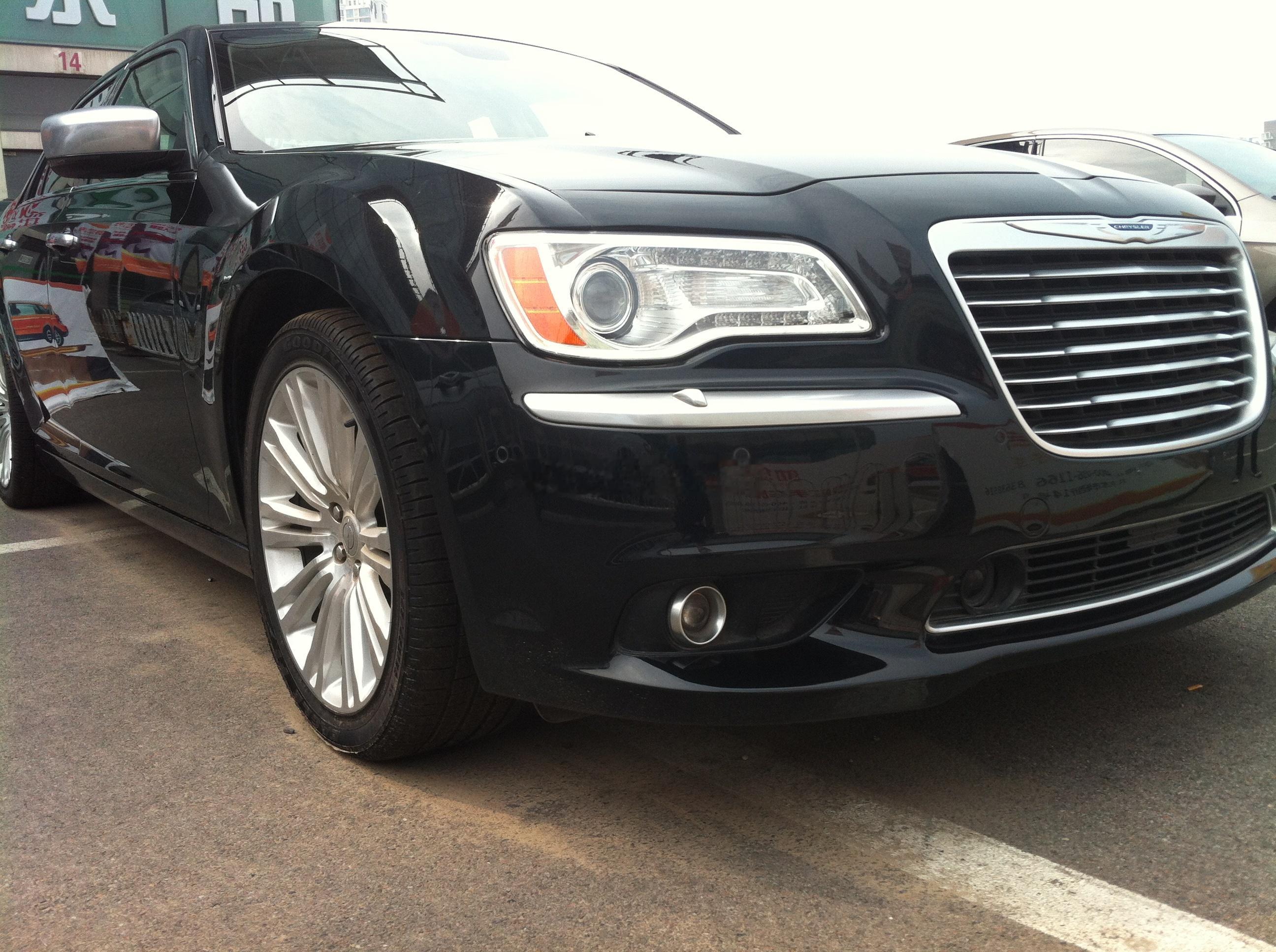 克莱斯勒300C，这玩意目前在二手车市场上的关注度逐渐走低，皇冠都快速掉价了，就