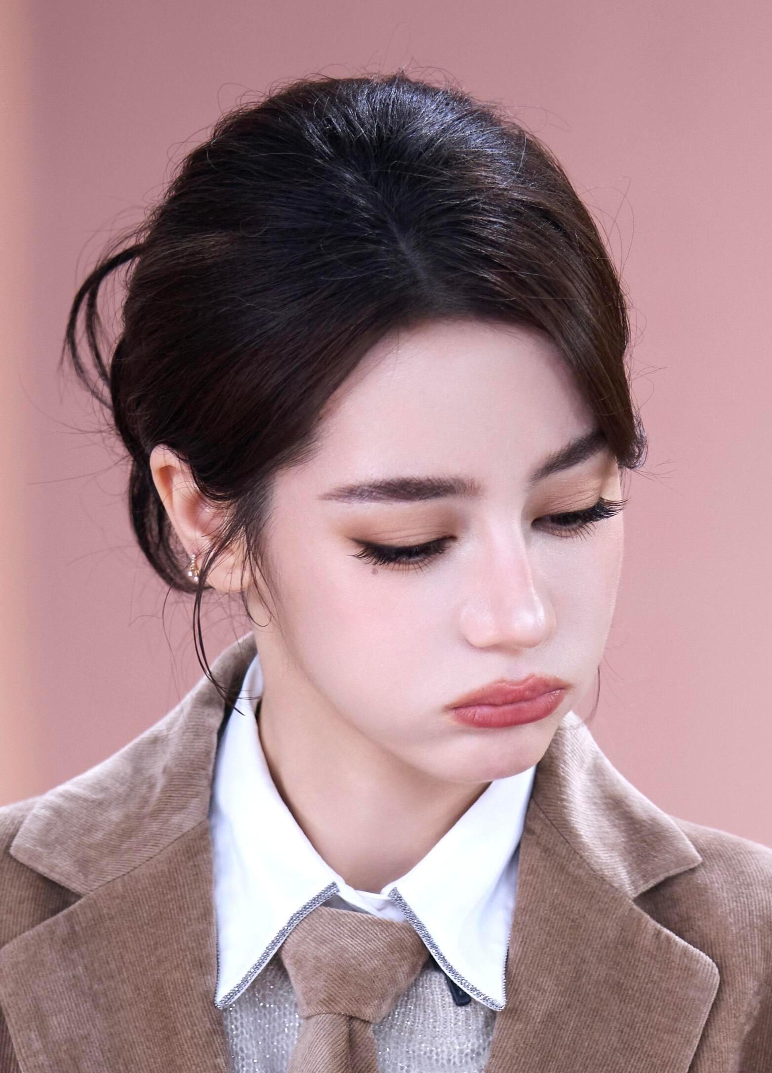 热巴这个妆造有点梦回早期的感觉