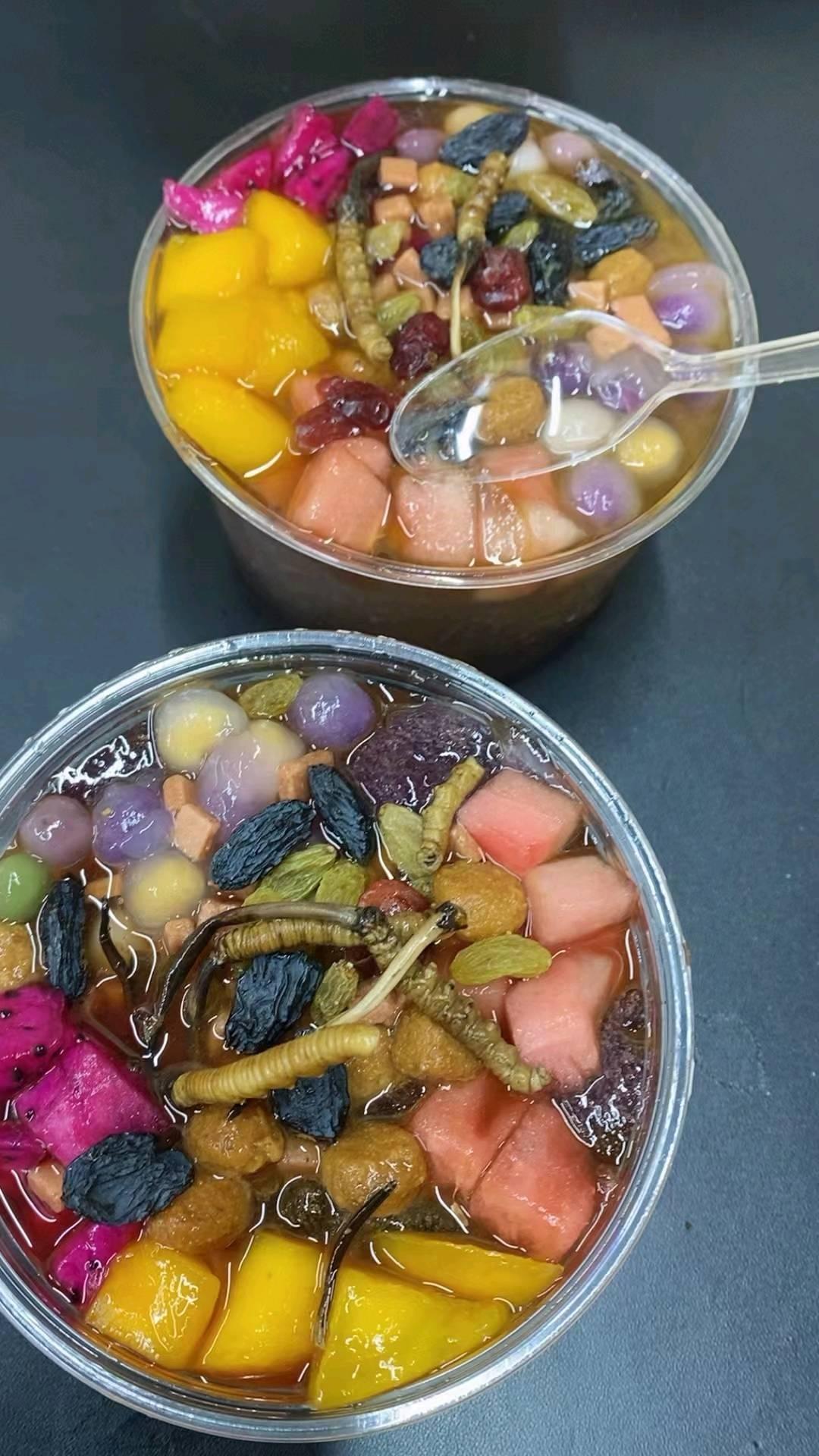 有料的冰粉，有特色的冰粉，快到我的碗里来，猜猜多少钱一份？