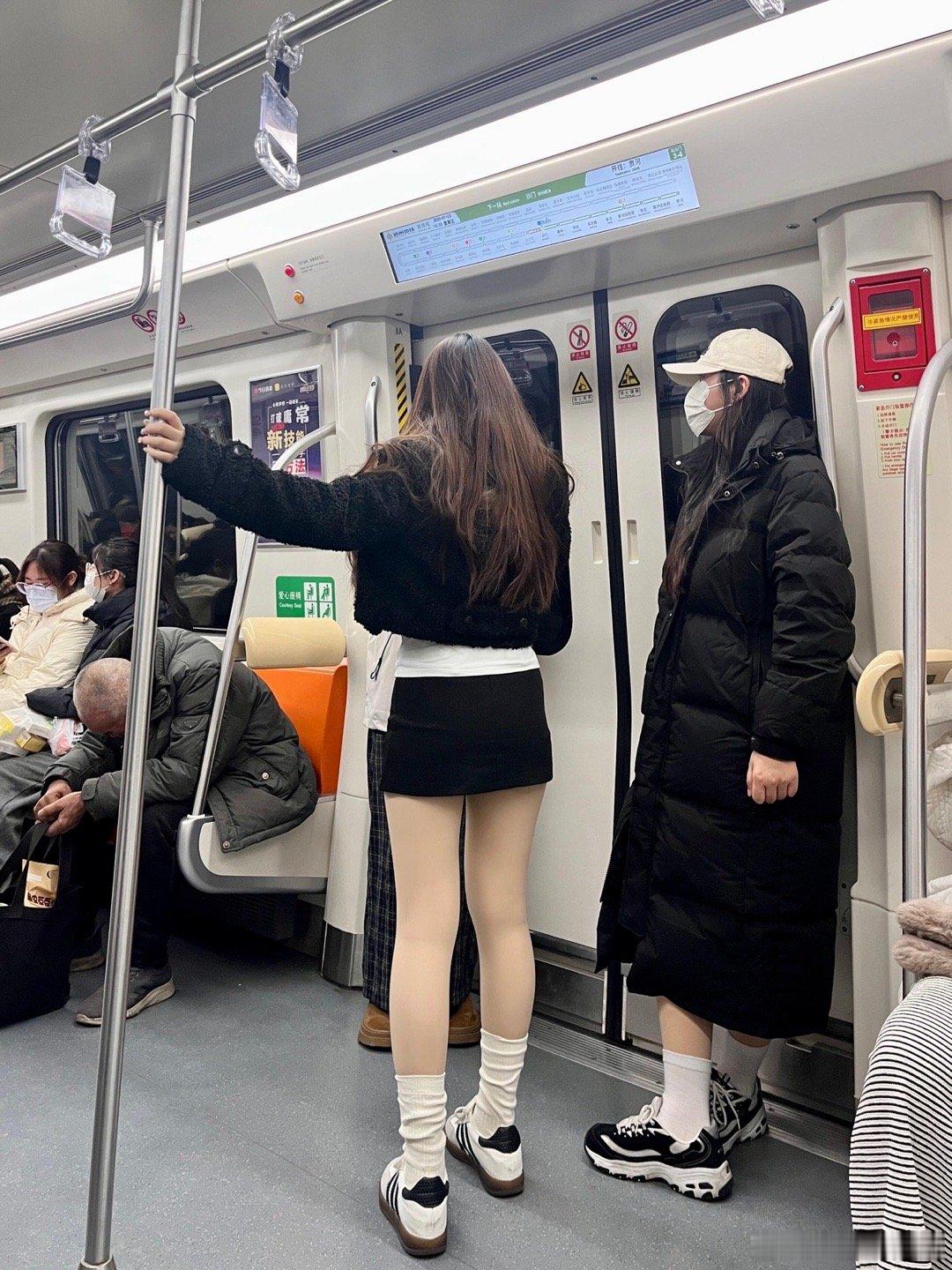 光腿神器 我请问了！！！我是什么很见的人吗？一直找不到好穿的光腿神器为什么别人的