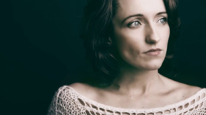 欧洲（统一）之歌   爱是永不终结。先知的预言，终会完结；说异言的能力，也会消亡