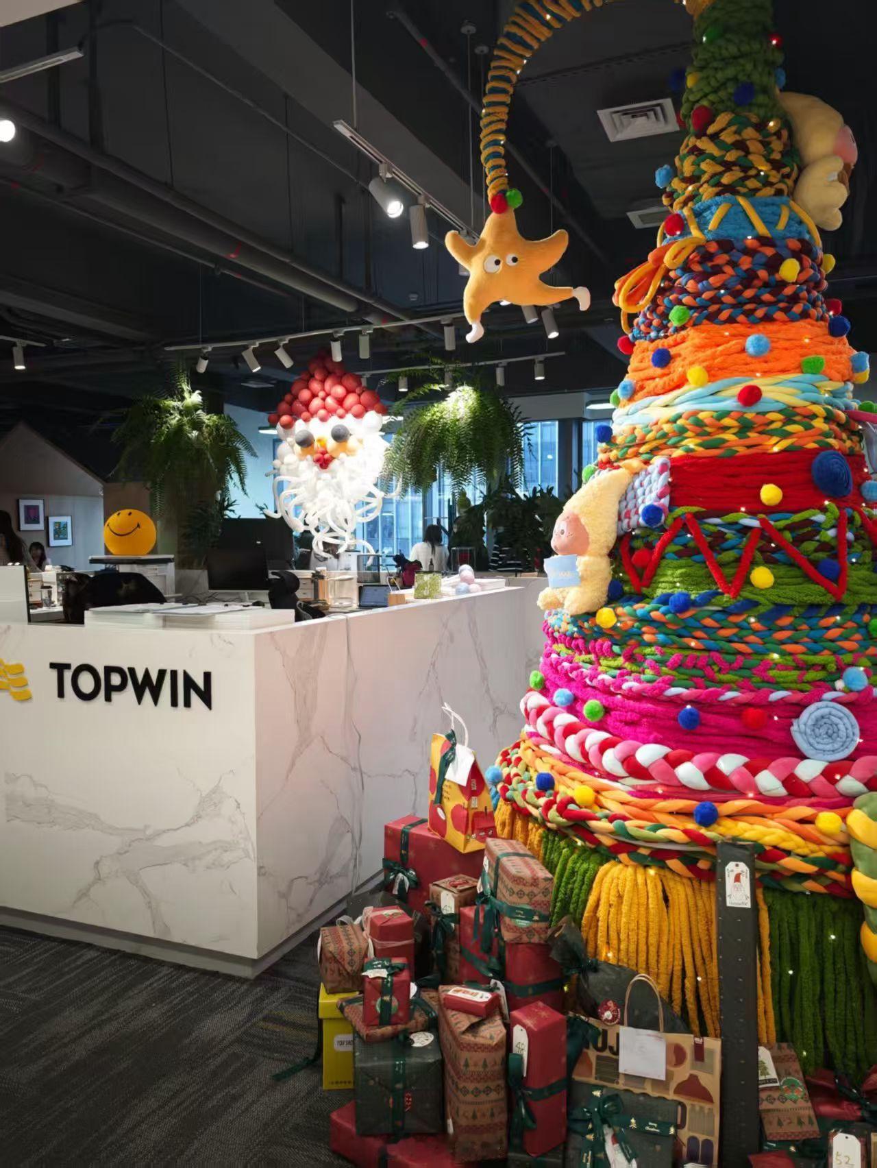 朋友圈里各种各样的圣诞树给大家集齐了各位老铁今天在哪过的节？圣诞节