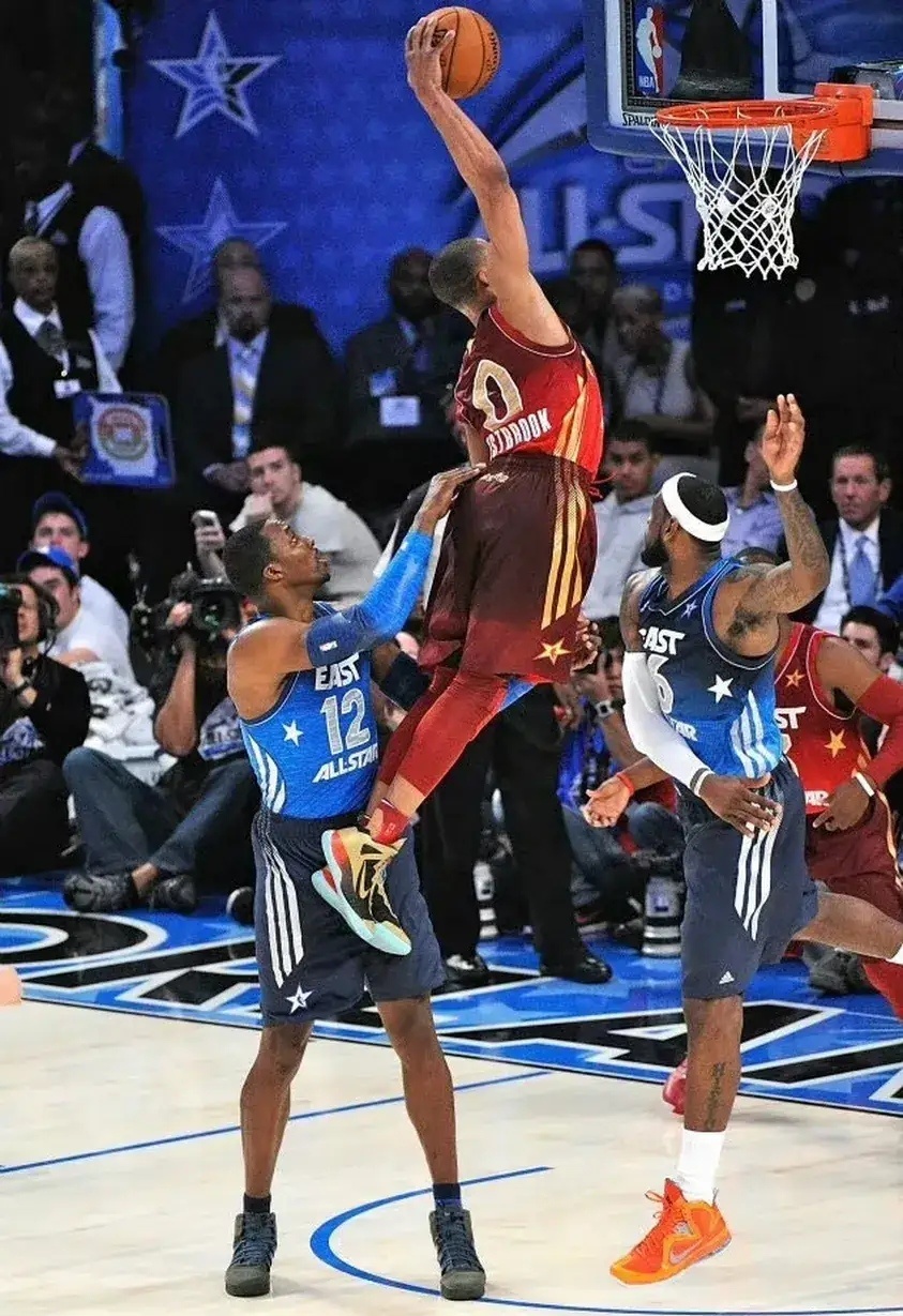 看威少爷生涯至今有多敬业：​08/09，出席82场，缺席0场，全勤09/10，出