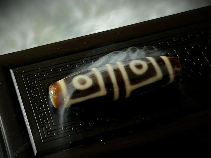 八句话辨别天珠真假，太实用了，记着收藏。
- 透光有纹是玛瑙，均匀干净是玻璃。