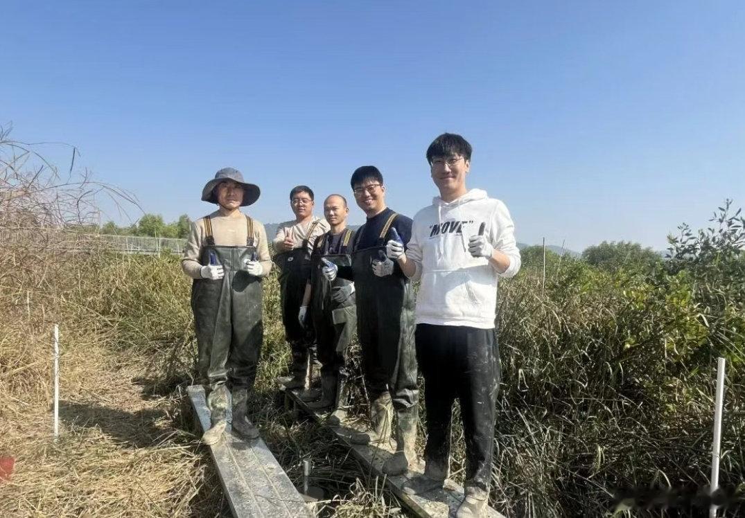 宁波退役老兵自主研发科技为江河画像 退役军人张文攀曾从事国防科研，2025年携战