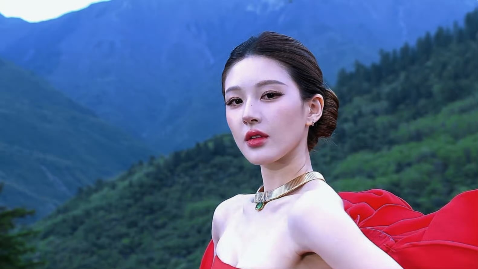 “已识乾坤大，犹怜草木青”赵露思