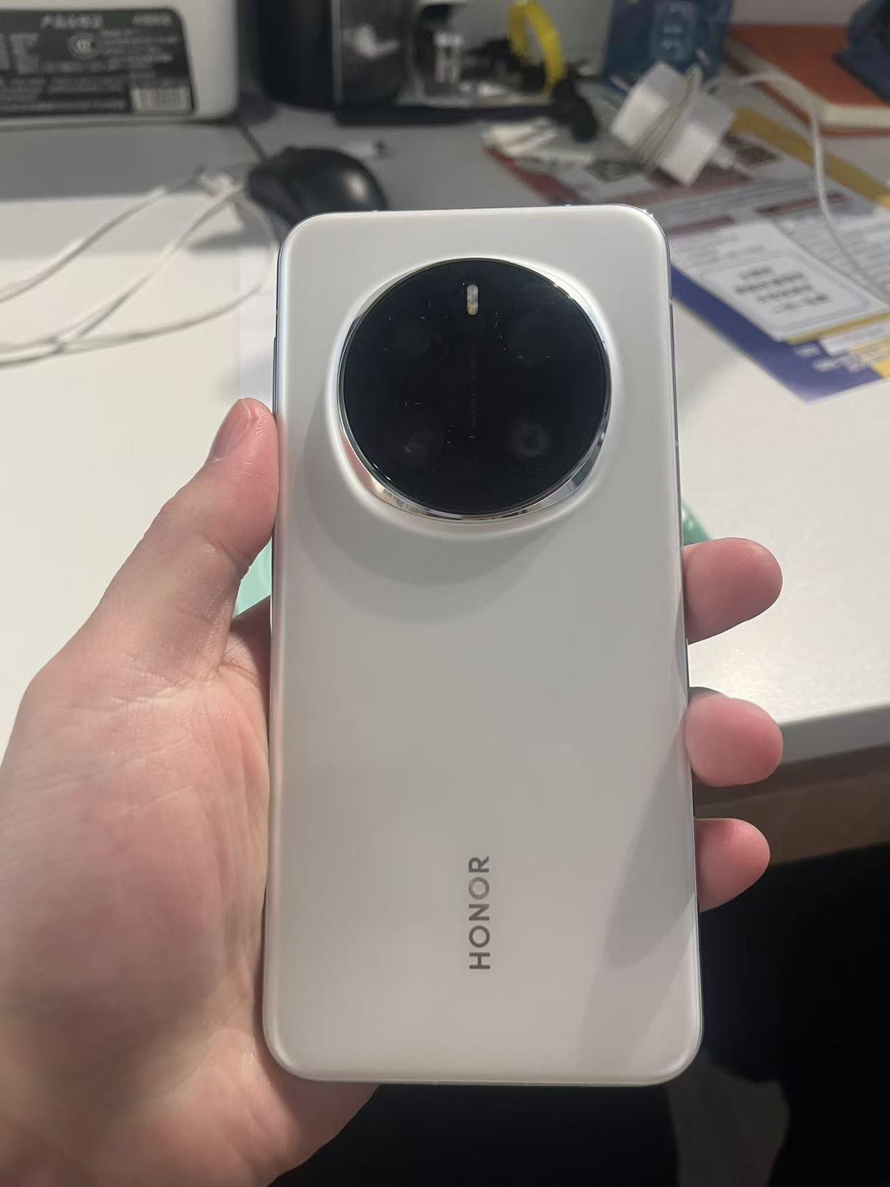 就算是iPhone17热度居高不下，也挡不住网友们选择荣耀Magic7 Pro！
