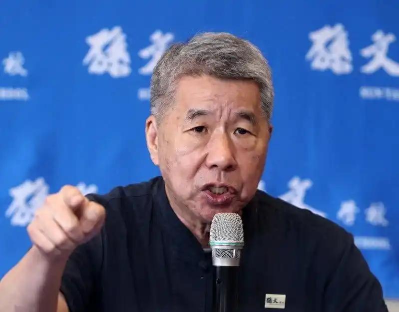 [微风]张亚中说，如果他不幸没有选上国民党主席，其他的参选人他们也不会有多大的意