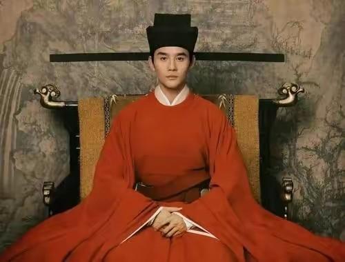 宋朝，有个秀才进京赶考，三场笔试下来，心中暗喜：“我一定能高中！”果然，考官阅卷